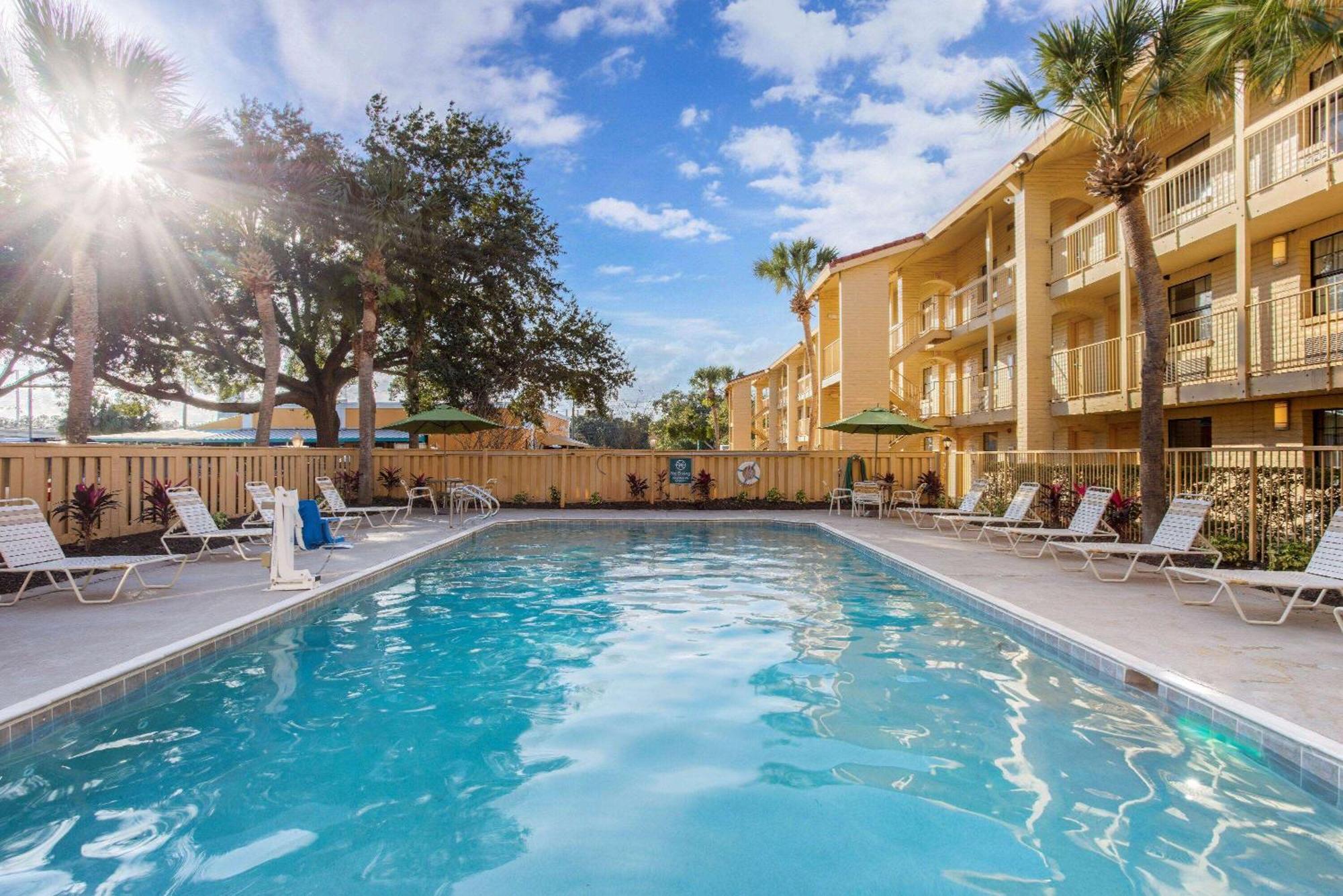 La Quinta Inn By Wyndham Orlando Airport West Exterior foto